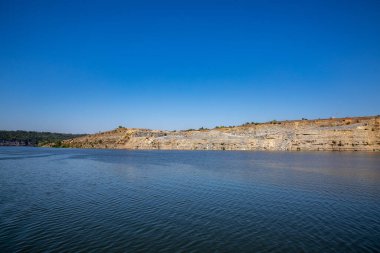 Dinyester Nehri Kanyonu ve kıyıları. Dinyester Kanyonu 'nun Kayaları.