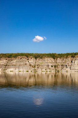 Dinyester Nehri Kanyonu ve kıyıları. Dinyester Kanyonu 'nun Kayaları.