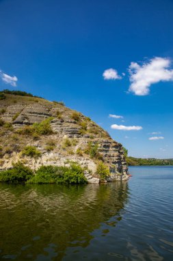 Dinyester Nehri Kanyonu ve kıyıları. Dinyester Kanyonu 'nun Kayaları.