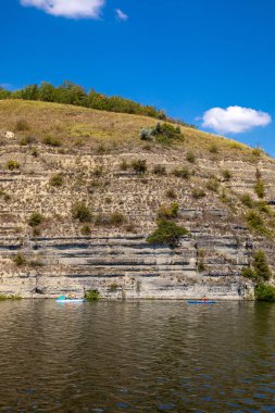 Dinyester Nehri Kanyonu ve kıyıları. Dinyester Kanyonu 'nun Kayaları.