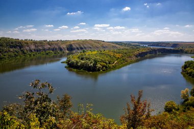 Dinyester Nehri Kanyonu ve kıyıları. Dinyester Kanyonu 'nun Kayaları.