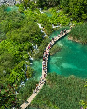 Plitvice Lakes Ulusal Parkı 'nın güzel manzarası. Hırvatistan.