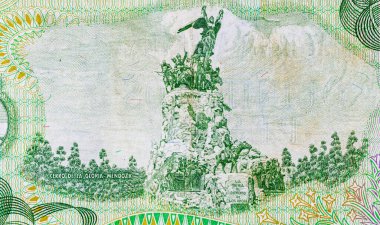 Mendoza 'daki Cerro de la Gloria' daki And Dağları Ordusu Anıtı 'nın olduğu Arjantin' in 500 peso banknotu. Arjantin 'in eski kağıt parası. Tasarım için banknotun parçası.