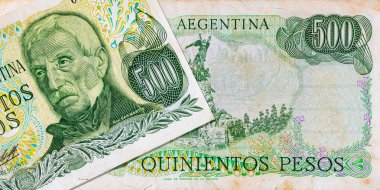 Mendoza 'daki Cerro de la Gloria' daki And Dağları Ordusu Anıtı 'nın olduğu Arjantin' in 500 peso banknotu. Arjantin 'in eski kağıt parası. Tasarım için banknotun parçası.