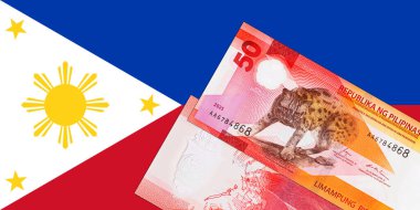 50 Piso Filipinler, Yeni Polymer Note 2025 Visayan Leoparı ile. Filipin parası. Filipinler Ulusal Bayrağı.