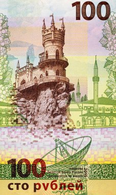 Rusya 'nın 100 rublelik banknotunda Kırlangıç Yuvası şatosu resmi var. Rusya Kırım 'ı işgal etti. Rusya 'nın kağıt parası..