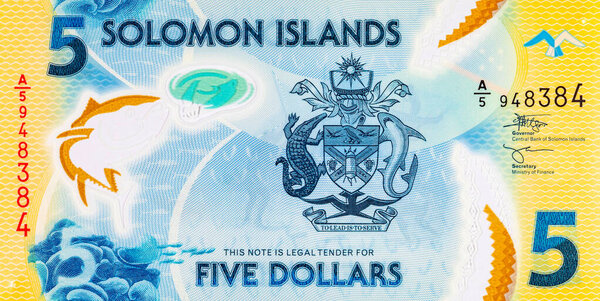 5 долларов Соломоновых Островов. Фрагмент банкноты из полимера показывает рыбу из тунца, герб, выпущенный в 2019 году. Деньги Соломоновых Островов.