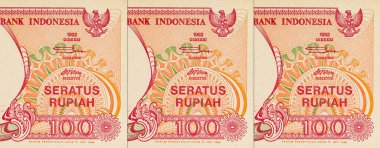 Endonezya 'dan gelen 100 rupiah banknotunun bir parçası, Pinisi Teknesi' ni resmediyor. Endonezya 'dan kağıt para.