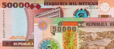 Maputo 'daki Banco de Mocambique binasının görüntüsüne sahip Mozambik 50000 Meticais 2003 banknotu. Mozambik parası