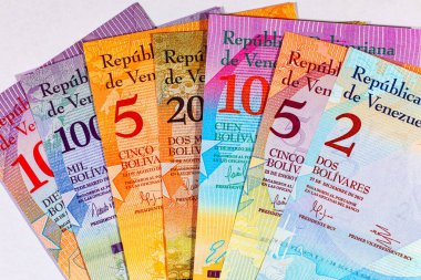 Venezuela parası. Venezuela 'nın ulusal para biriminin kağıt banknotları..
