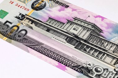 500 won, Kuzey Kore 'de Kumsusan Güneş Sarayı resmi var. Kuzey Kore kağıt parası.