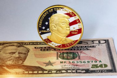 Amerika Birleşik Devletleri 'nin 50 dolarlık banknotunun üzerinde Donald Trump' ın portresi olan sikke. Amerika 'yı Yeniden Harika Yapalım.