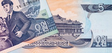 Pyongyang 'daki Mansan Hill' deki Grand Peoples Çalışma Evi 'nin görüntüsüyle 1998' de Kuzey Kore 'ye 5 won yatırıldı. Kuzey Kore 'nin parası.