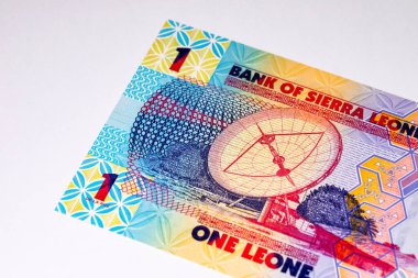 Banknote 1: Leone Sierra Leone telekomünikasyon uydu anteni görüntüsü. Para Sierra Leone