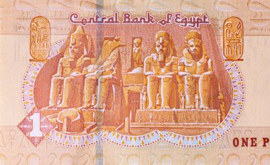 Ebu Simbel 'deki Ramses Tapınağı' nın görüntüsüyle Mısır 'ın 1 pound banknotu. Mısır 'ın kağıt parası.