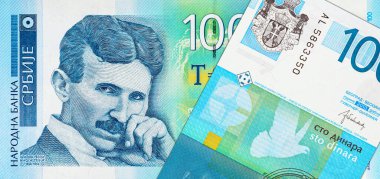 Nikola Tesla 'nın portresiyle 100 Dinara Sırbistan banknotu. Sırbistan ve Avrupa 'nın Parası.