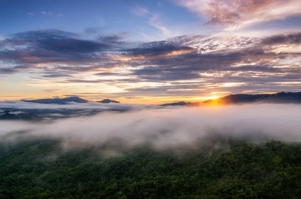 Landscape View Dawn Golden Light Sunrise Mist Flows High Mountain — Stock Photo, Image