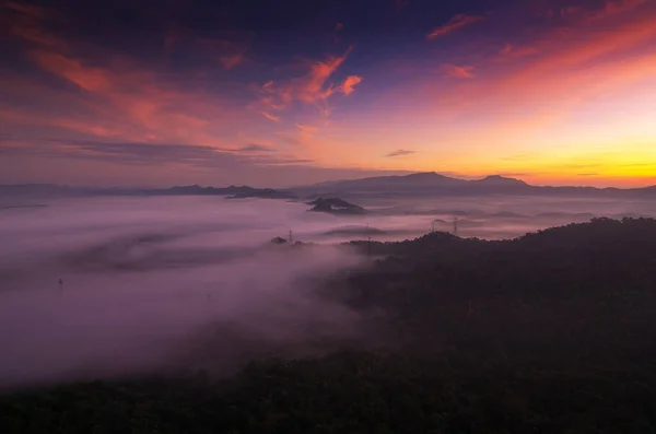 Beau Paysage Lever Soleil Avec Brouillard Sommet Doi Pha Phueng — Photo