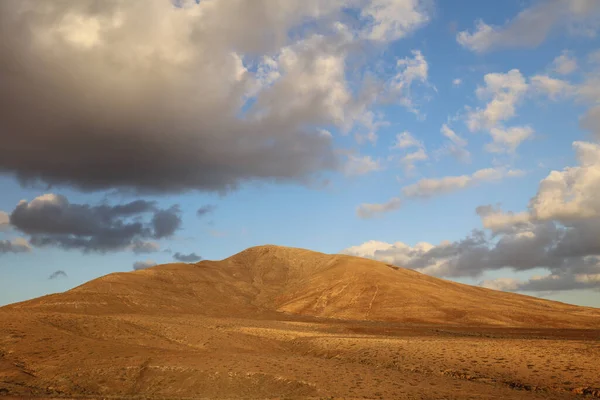 Panoramautsikt Över Torra Klimat Ett Ökenland Fuerteventura Vid Solnedgången — Stockfoto
