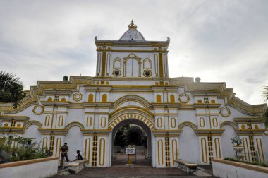 Sumenep, Madura, Endonezya - 5 Haziran 2010: Büyük Cami Camii veya Jami Camii, Çinliler ile yerel cami arasında yer alan eski bir camidir. 1779 'da inşa edildi ve 1787' de bitti..