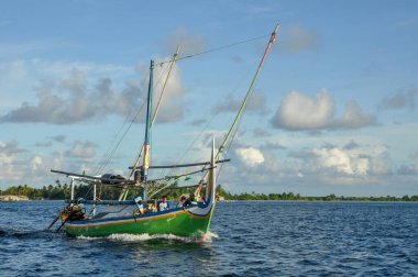 Karimunjawa Adası, Jepara naipliği, Central Java, Endonezya - 11 Haziran 2017: Geleneksel küçük balıkçı tekneleri