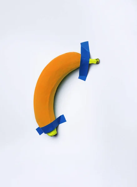 Banana Pintada Sobre Fundo Branco — Fotografia de Stock