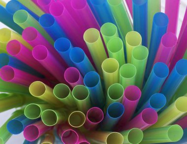 Renkli plastik içme tüpleri ...