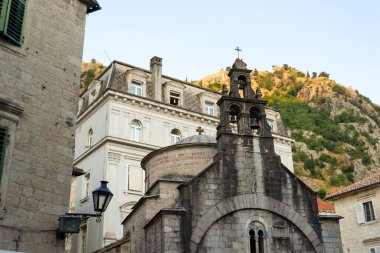 Perast kasabasının tarihi binaları