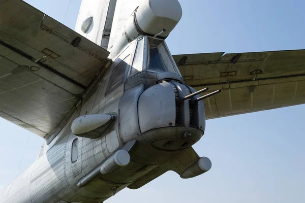 Tupolev Tu-95 Sovyet soğuk savaş bombacısının kuyruğu yakın.