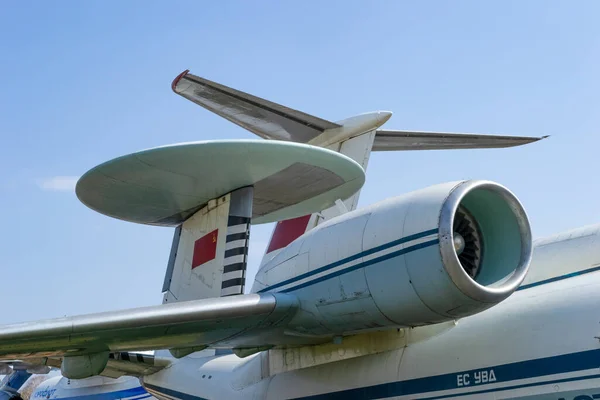 Antonov An-74 Sovyet soğuk savaş bombardıman uçağı motoru yaklaşıyor.
