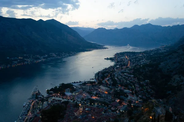 Karadağ Kotor Körfezi 'nde gün batımında