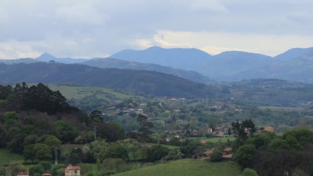 Мирный Холмистый Сельский Пейзаж Северной Испании — стоковое видео