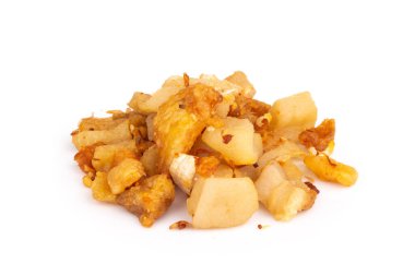 Kızarmış domuz çatırtısı beyaz arka planda izole edilmiş..