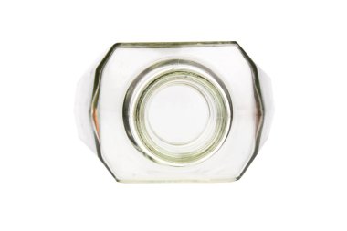 Beyaz arka planda izole edilmiş boş içki şişesi.