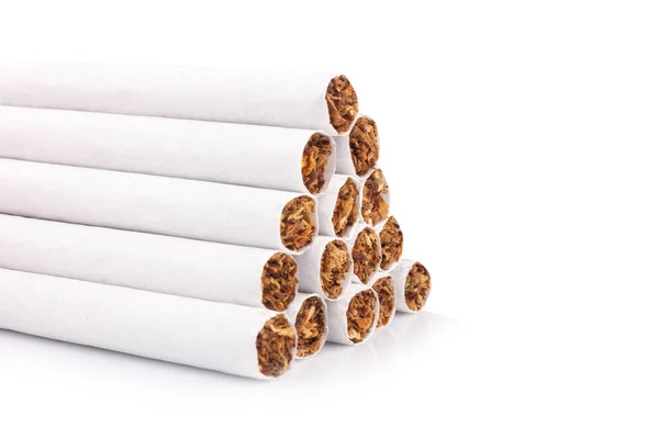 Pilha Cigarros Isolados Fundo Branco — Fotografia de Stock