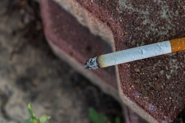 Asbak Luar Kaca Beracun Berhenti Rokok Tunggal Satu — Stok Foto