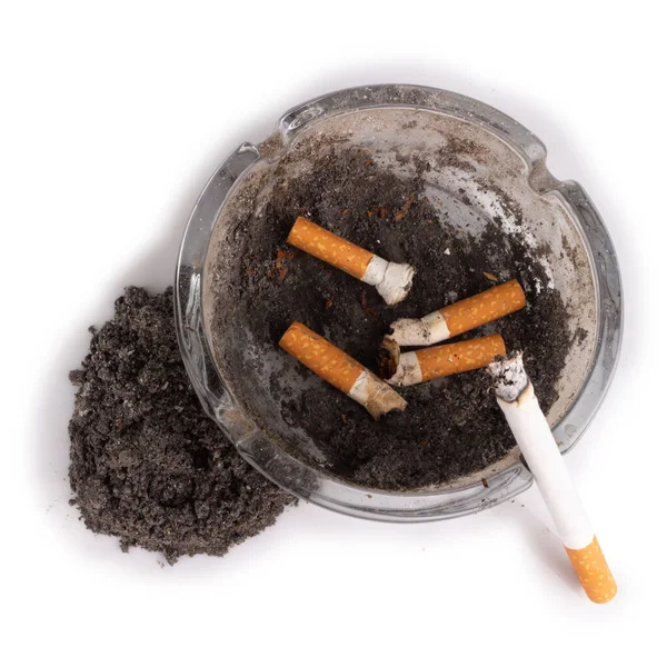 Asbak Sigaret Sigaret Geïsoleerd Witte Achtergrond Rechtenvrije Stockafbeeldingen