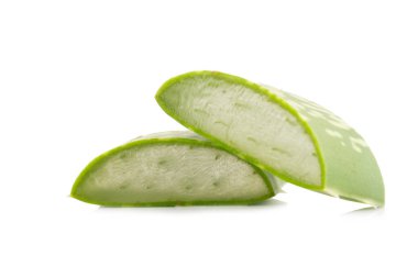 aloe vera beyaz arkaplanda izole.