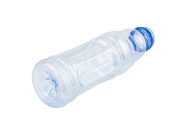 Beyaz arkaplanda izole edilmiş boş plastik şişe.