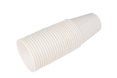 beyaz arkaplanda izole edilmiş kağıt bardaklar.