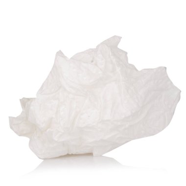 Tuvalet kağıdı topu beyaz arkaplanda izole edildi.