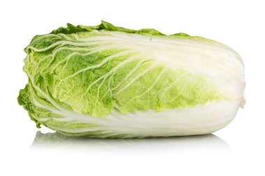 Beyaz arka planda izole edilmiş Çin lahanası.