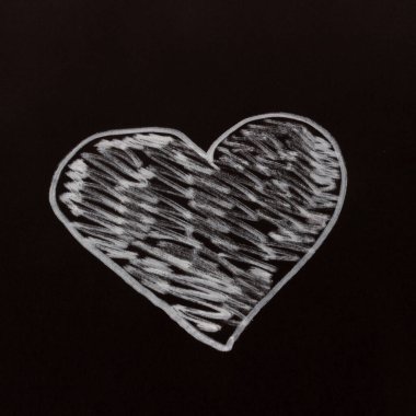 kalp beyaz arka plan siyah kağıt.