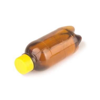 Plastik şişe, beyaz arka plan kahverengisinde izole..