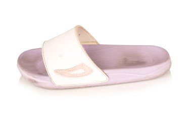 beyaz arkaplanda izole edilmiş sandalet rengi mor.