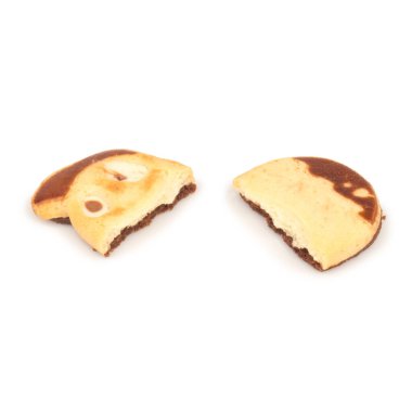 Beyaz arkaplanda izole edilmiş kakao türü atıştırmalıklar.