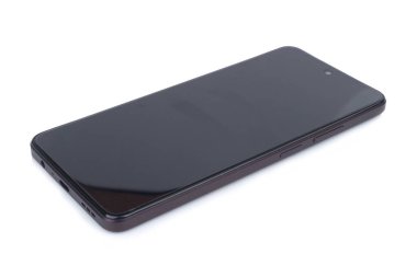 telefon beyaz arkaplanda izole edildi.