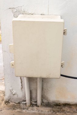 Açık hava elektrik prizi açma kapama düğmesi.