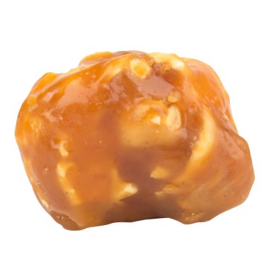 Beyaz arkaplanda karamelli patlamış mısır.