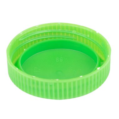 Plastik şişe kapağı yeşil beyaz arka planda izole.